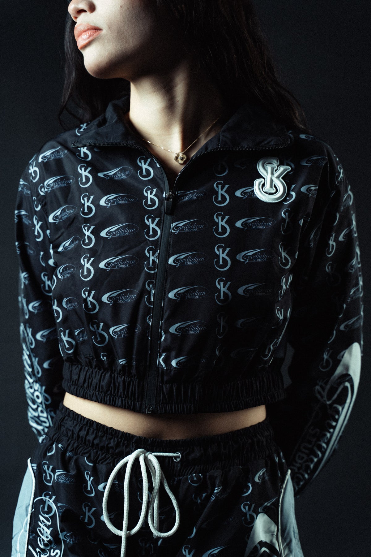 “AFTERD HOODIE CROP”